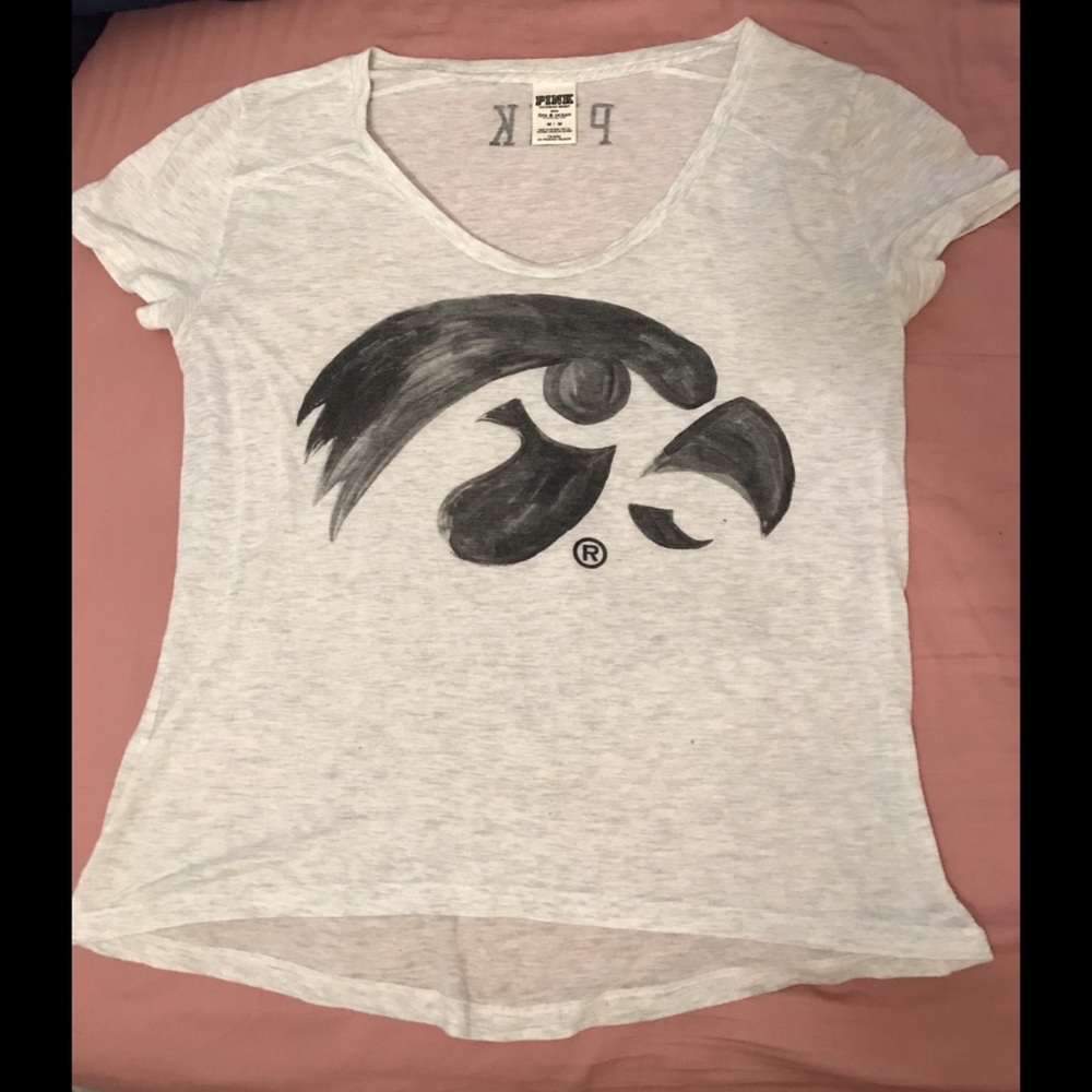 Vs pink Iowa Hawkeyes top